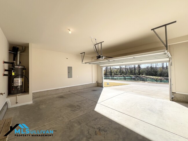 Building Photo - 5708 Kalamata Dr