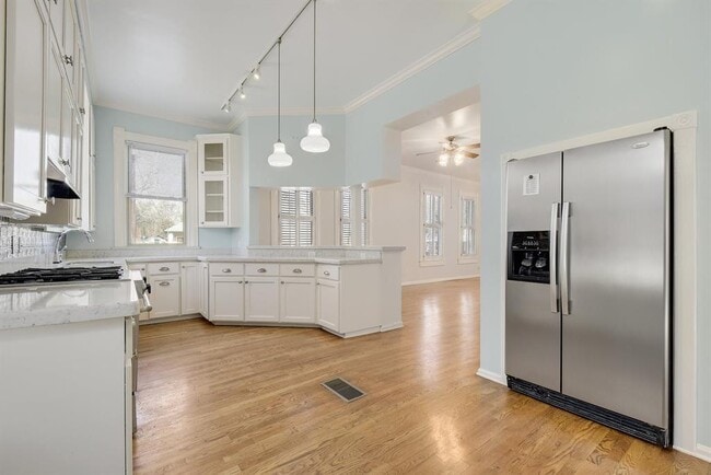 Building Photo - 205 S Rio Grande St