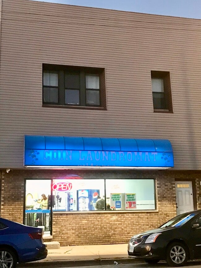 Building Photo - 1315 W 31st St