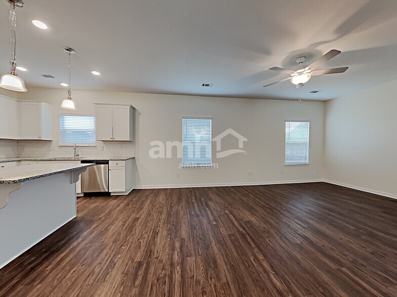 Building Photo - 288 Camp dr