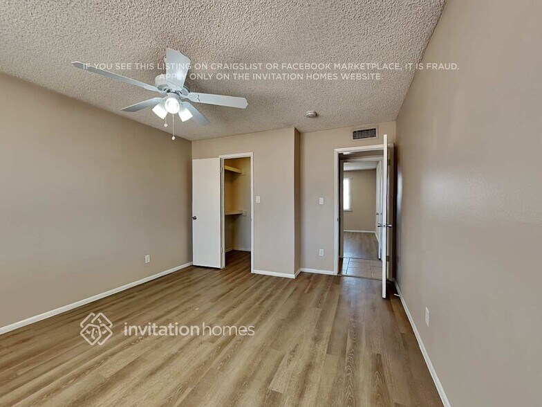 Building Photo - 4438 W Mercer Ln