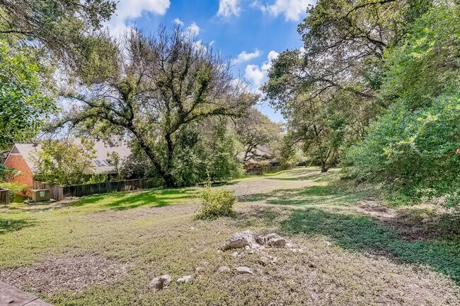 Building Photo - Rare 2 BR/ 2 BA Townhouse in Northwest Hil...