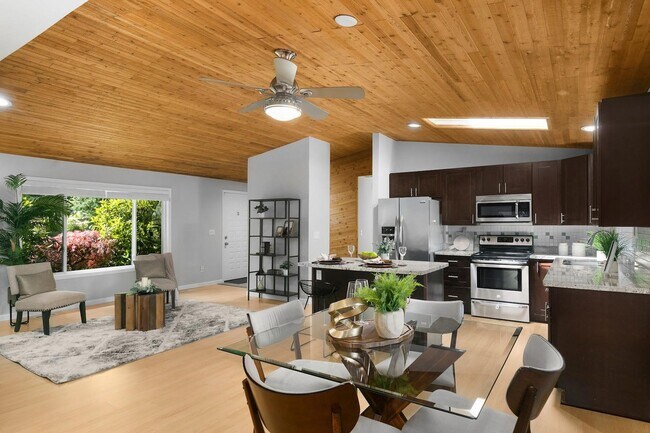 Building Photo - 3 Bedroom Sammamish Rambler in Quiet Cul d...