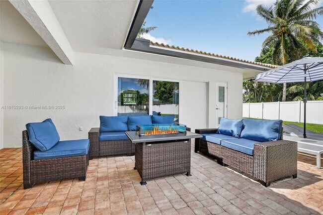 Building Photo - 5660 Golfway Dr