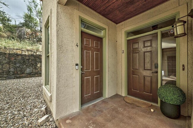 Building Photo - 2226 Westlake Dr