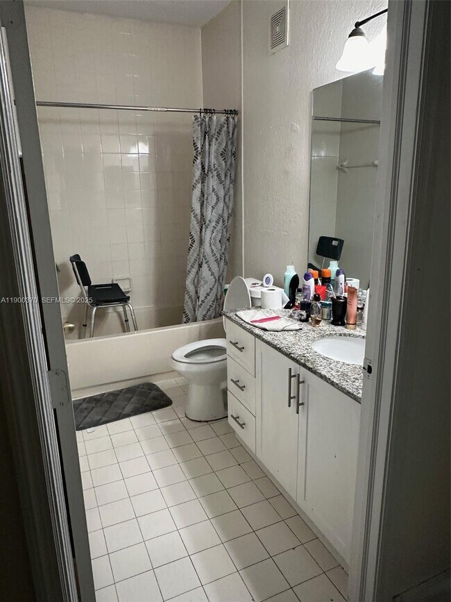 Building Photo - 2551 SE 16th Terrace