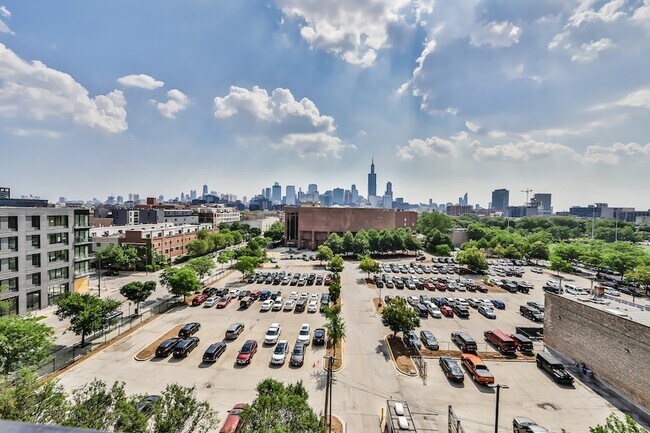 Building Photo - 6 S Laflin St