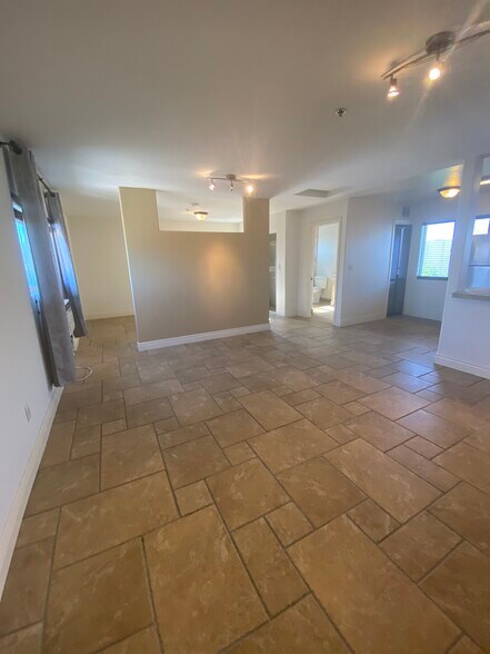 Primary Photo - 5255 Denny Ave