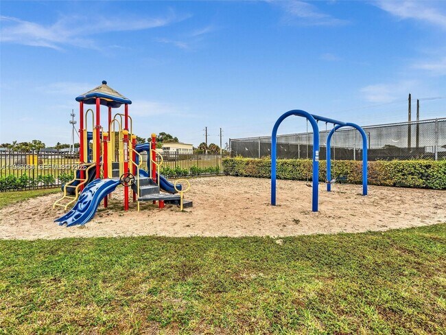 Building Photo - 10462 SW 78th St