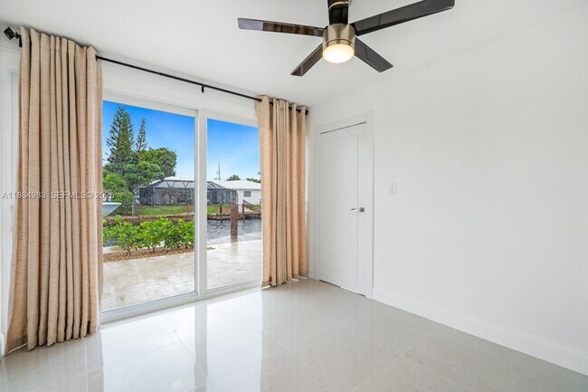 Building Photo - 2830 NE 56th Ct