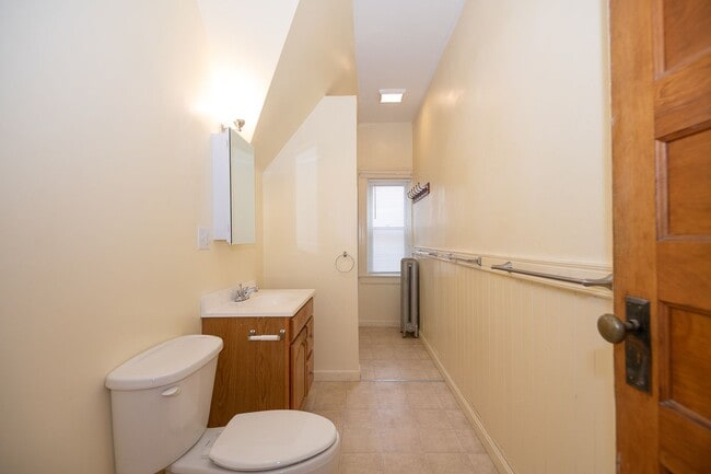 Building Photo - Convenient Location & Updated Amenities!