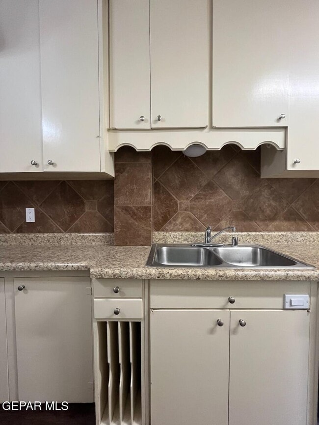 Building Photo - 1203 Madeline Dr