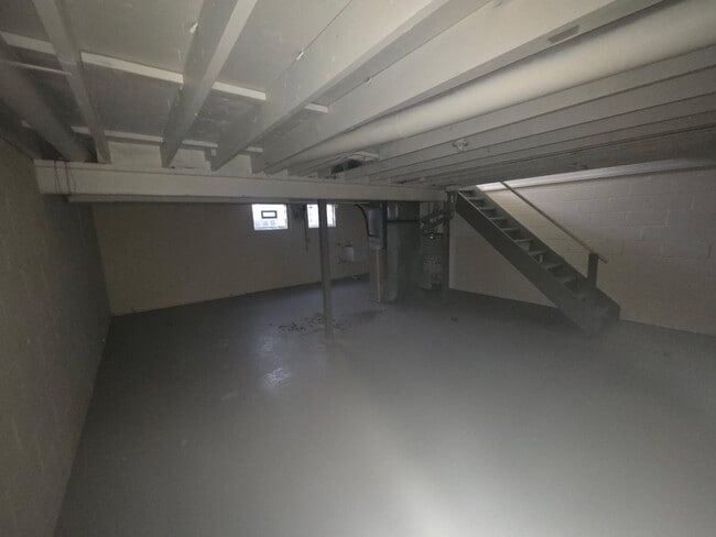 Building Photo - 343 Mathews Rd
