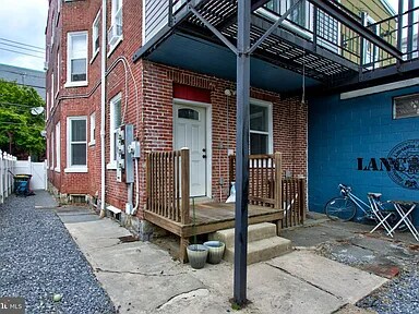Building Photo - 10 E James St