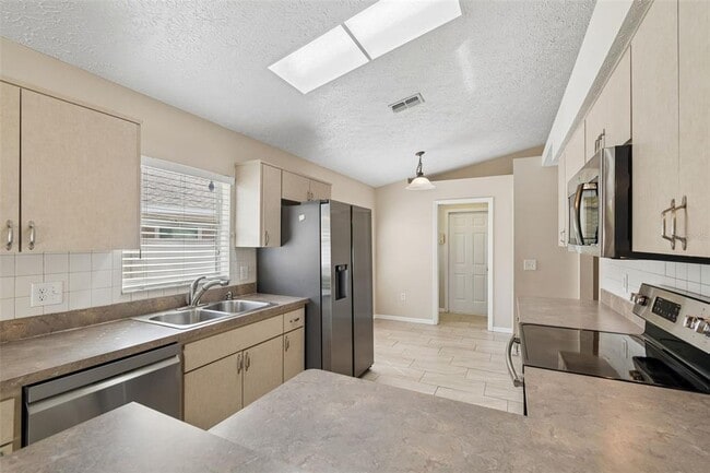 Building Photo - 7904 Floradora Dr