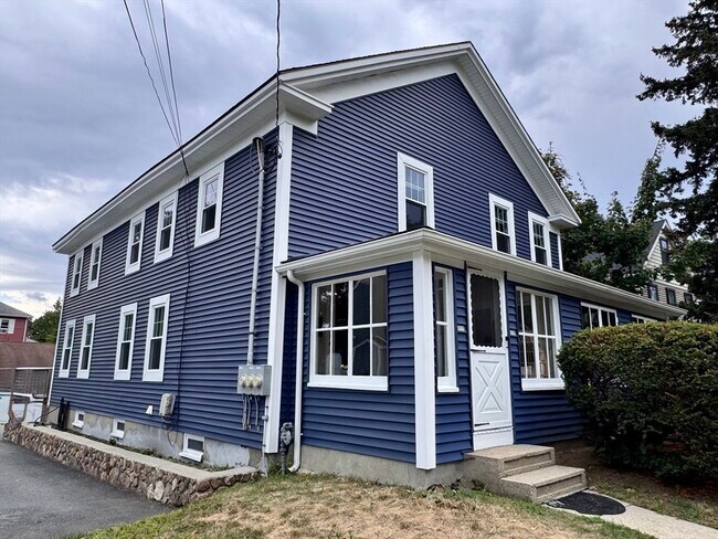 Primary Photo - 117 Salem St