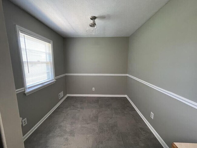 Building Photo - 2519 Steeplechase Dr