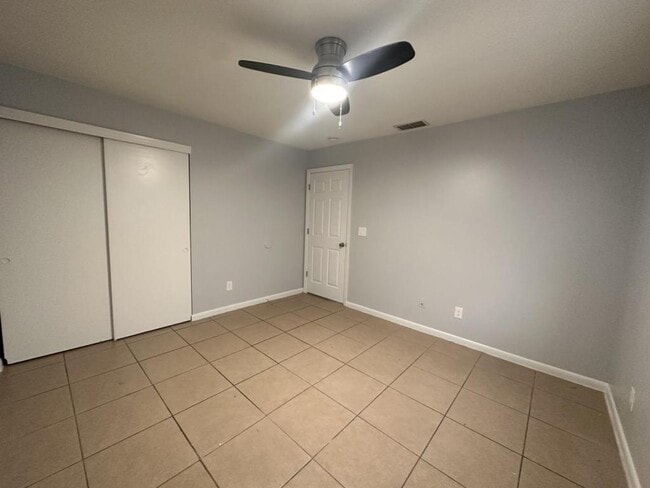 Building Photo - 709 SE 8th Terrace