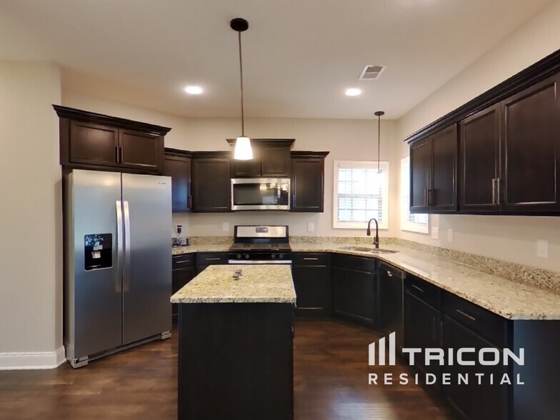 Building Photo - 891 Isaac Dr
