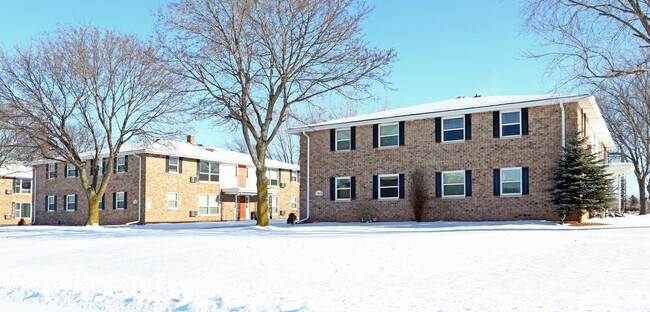 Building Photo - 733 - 743 Chapel View Rd