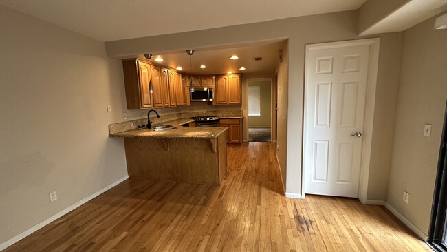 Building Photo - 9731 El Paseo Dr