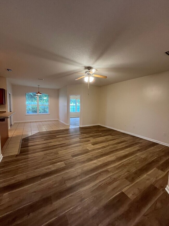Building Photo - 206 Royal Palms Ave
