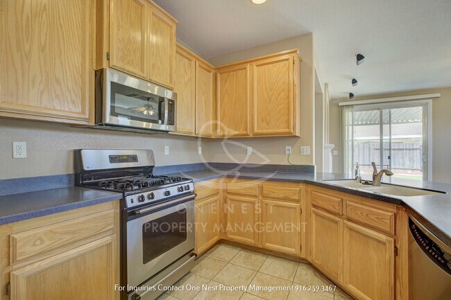 Building Photo - Beautiful 4 BD 2 BA Lincoln Home