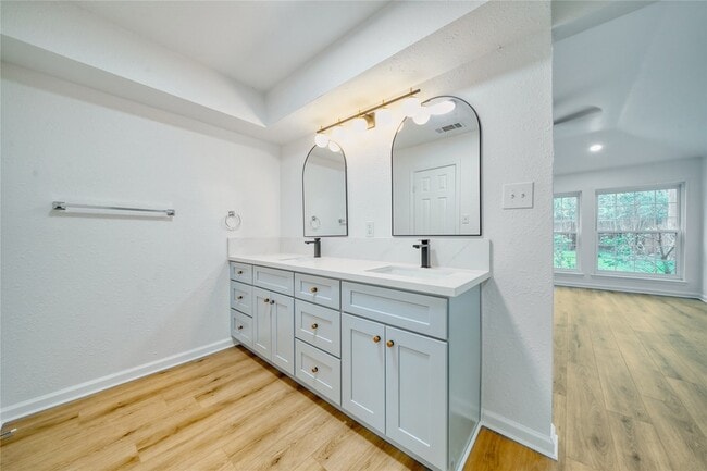 Building Photo - 7914 Oakington Dr