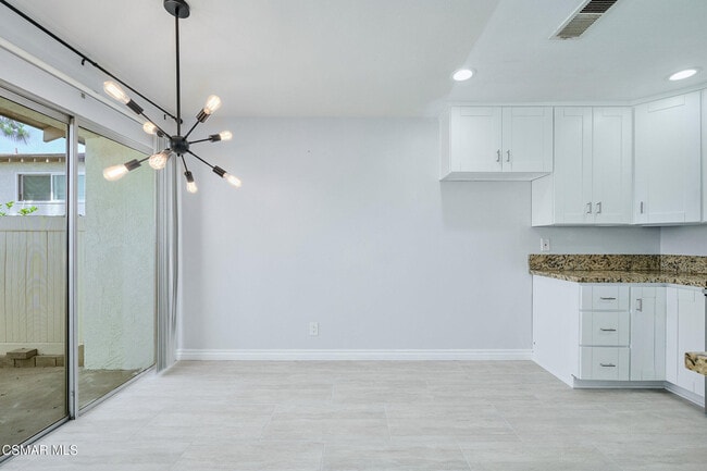 Building Photo - 1372 Ramona Dr