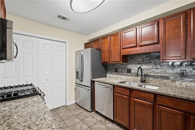 Building Photo - 401 Augusta Dr