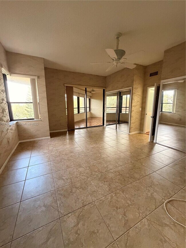 Building Photo - 7460 La Paz Blvd