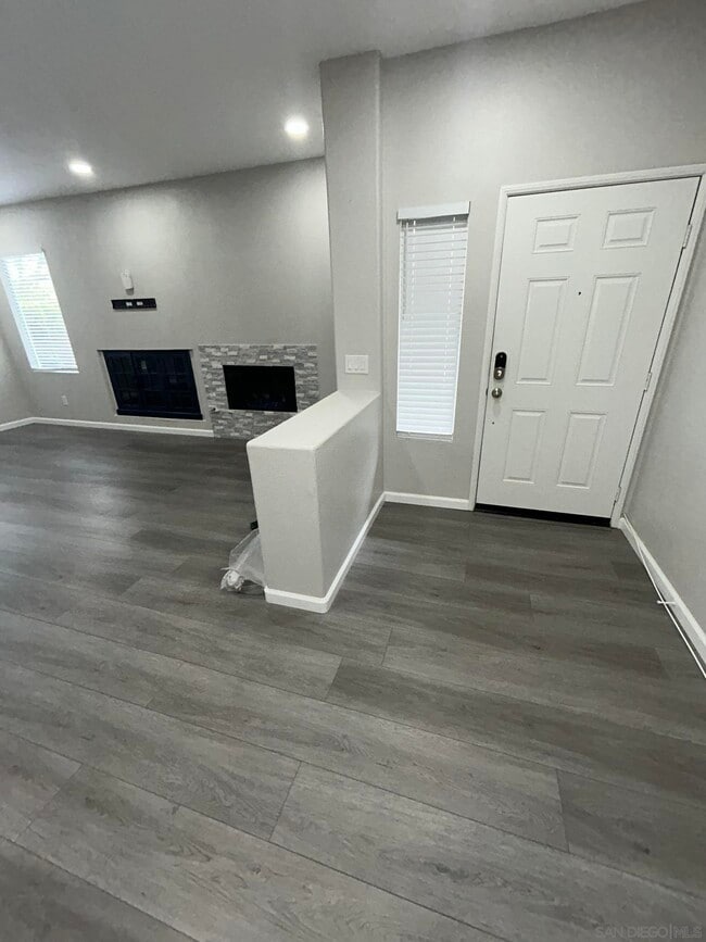 Building Photo - 621 Sumner Way