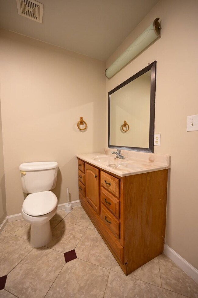 Building Photo - Stunning 3BR / 3BA Home on 2.48 Acres – Hillsborough, NC