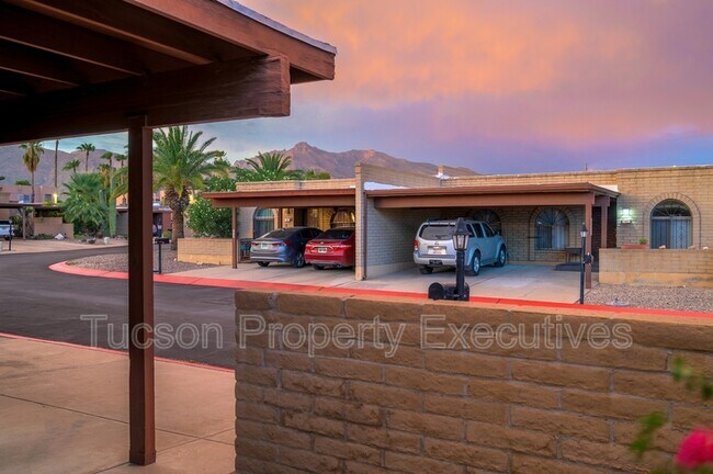 Building Photo - 510 W Cll Lago
