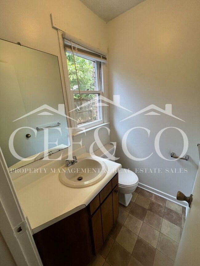 Building Photo - 108-B Stonecreek Dr