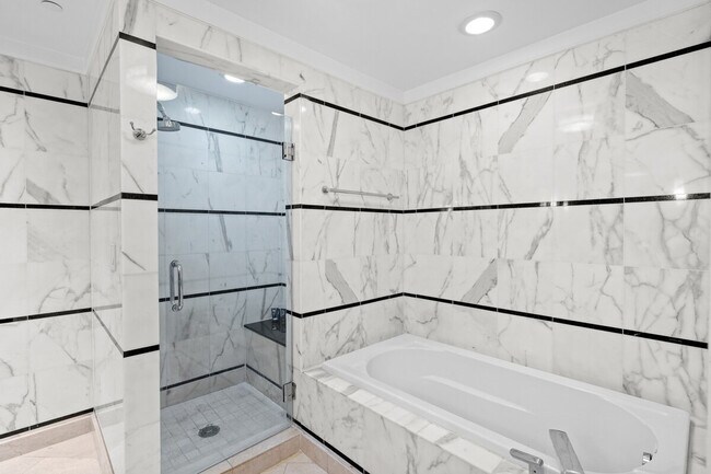 Building Photo - 4441 Collins Ave