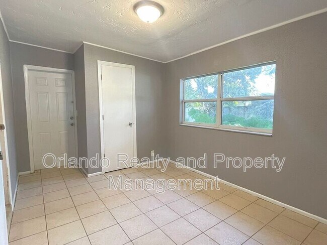 Building Photo - 2611 Pembrook Dr