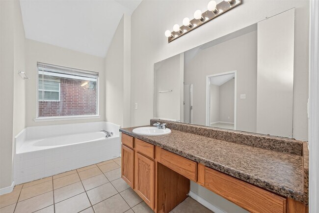 Building Photo - 17230 Hollow Sands Ct