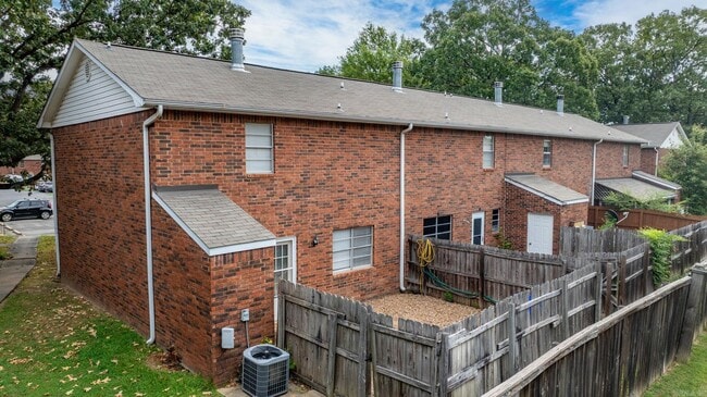 Building Photo - 200 Pine Forest Dr