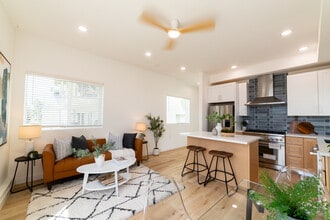 Building Photo - 4369 Rosewood Ave