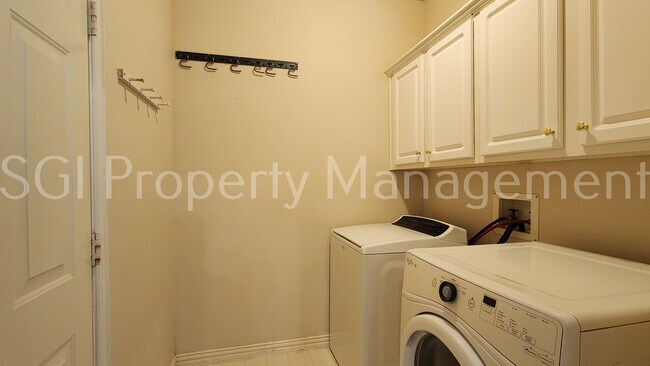 Building Photo - 329 Parkhurst Ln