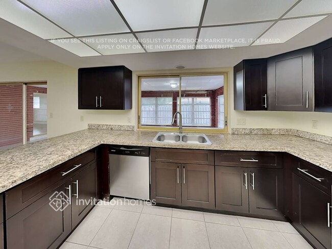 Building Photo - 2005 NE 62nd St