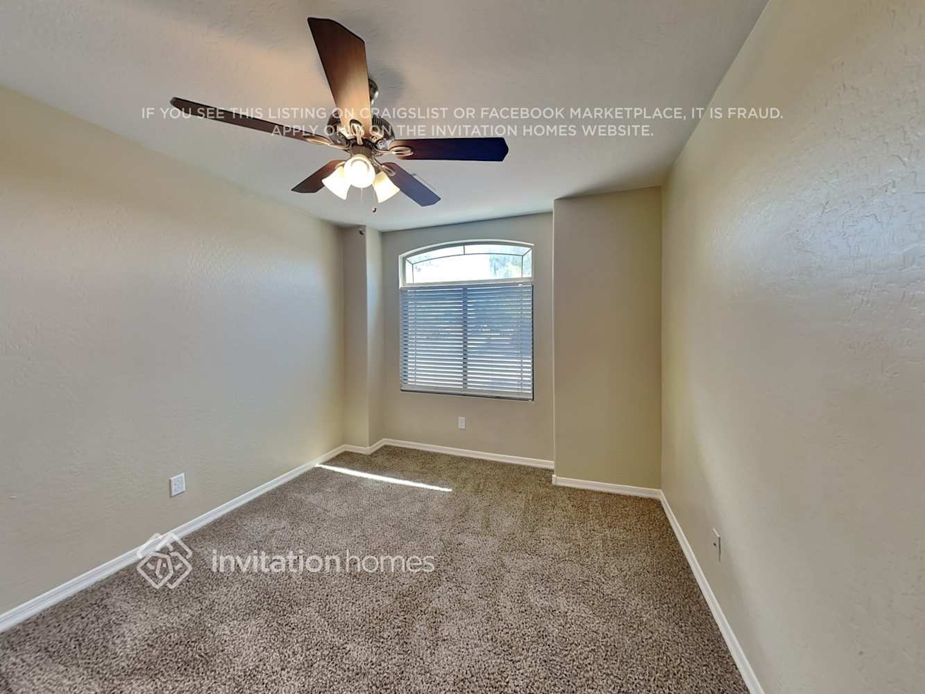 Building Photo - 1352 E Kelsi Ave