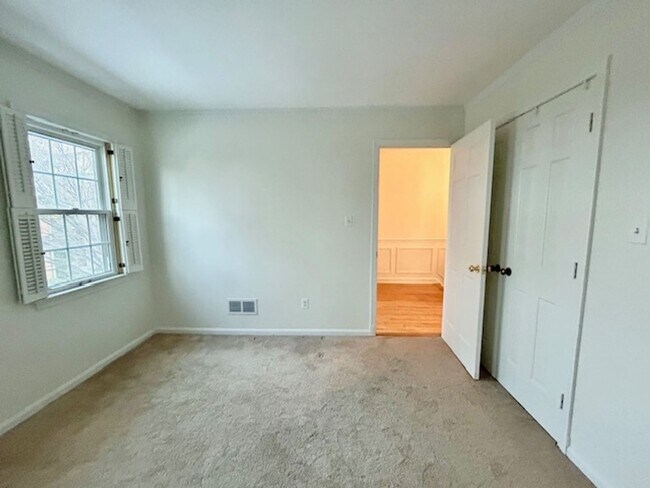 Building Photo - 10939 Wickshire Way