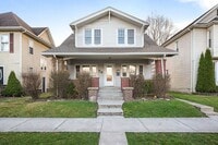 Building Photo - 3 BED 2 FULL BATH W/ OFFICE - AVAILABLE JU...