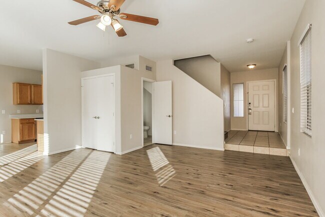 Building Photo - 3905 W Park St