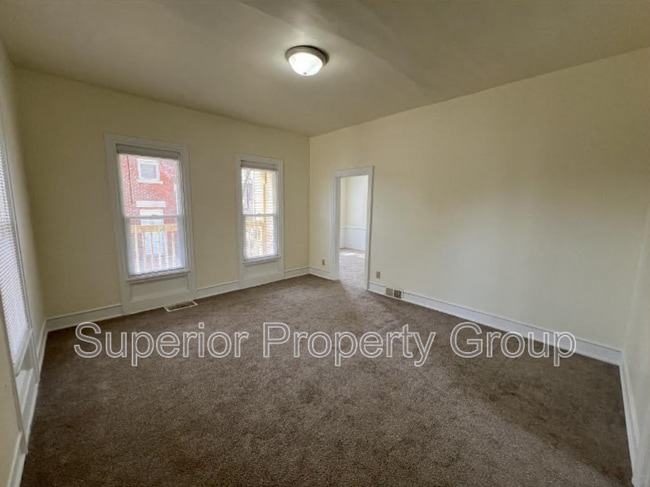 Building Photo - 416 S Locust St