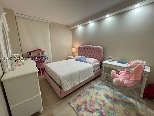 Building Photo - 3625 N Country Club Dr
