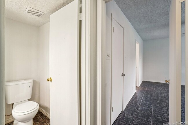 Building Photo - 6222 Candleview Ct