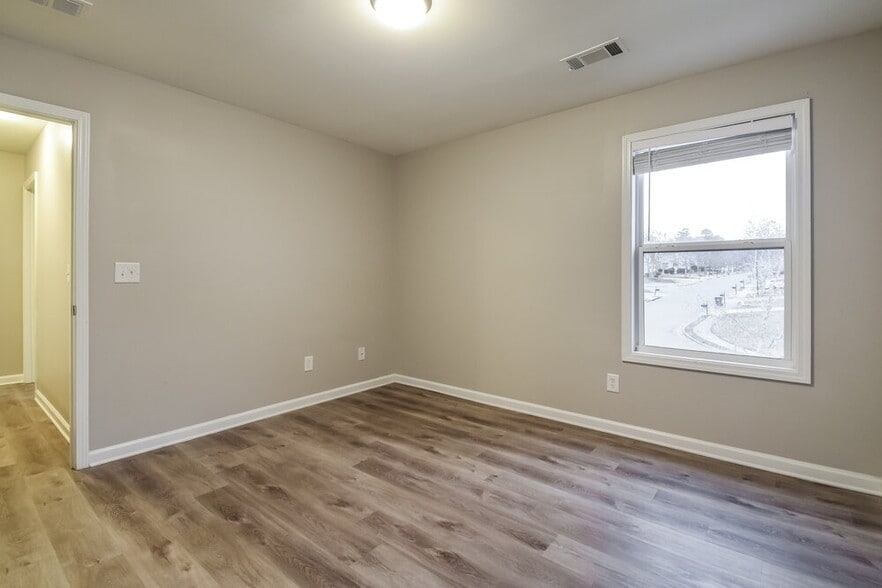 Building Photo - 1950 Lily Valley Dr